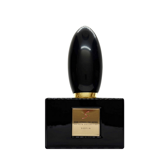 Sofia - The Scent Room  Extrait de Parfum   Top Notes: Ginger, Neroli, Cedar wood Heart Notes: Frangipani, Ylang Ylang, Ambrette Seeds Base Notes: Ambroxan, Tonka Bean, Sandalwood, White Musk, Oak Moss