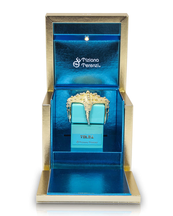 Telea - The Scent Room  Extrait de Parfum   Top Notes: Bulgarian Rose, Bergamot, Orange, Hawthorn Flower Heart Notes: Jasmine, Peruvian Heliotrope, Red Patchouli, Ylang-Ylang Base Notes: Musk, Ambergris, Tahitian Vetiver, Mahogany, Tuscan Oak, Agarwood, Durmast
